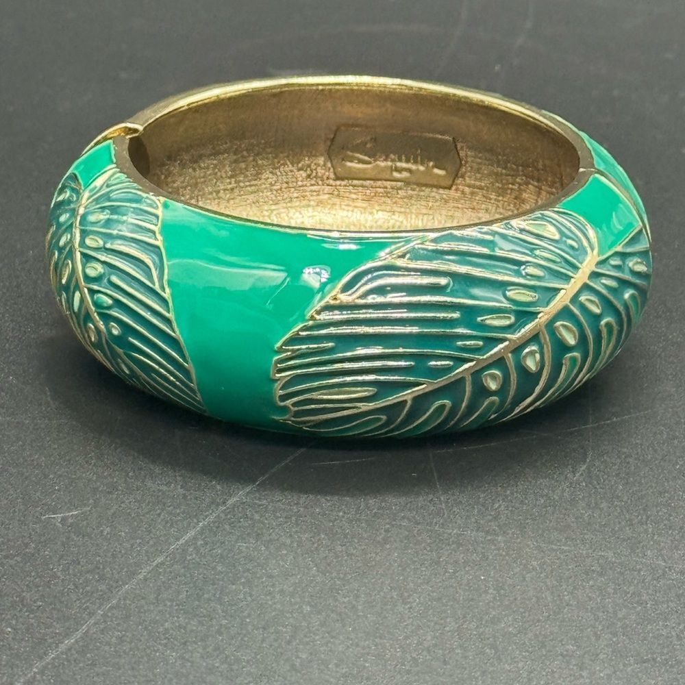 Sequin Neiman Marcus Enamel Green Gold Monstera Leaf Hinged Bangle Bracelet NWOT - Picture 1 of 8